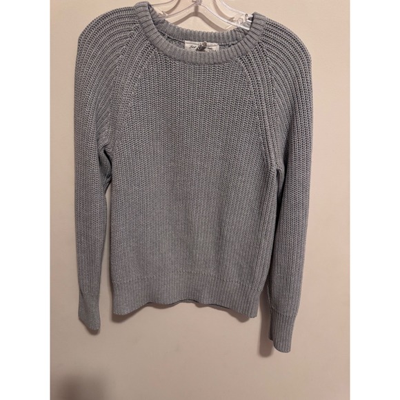 H&M Sweaters - Cozy Minimalist Dove Gray Knit Sweater  Effortless Everyday Essential S